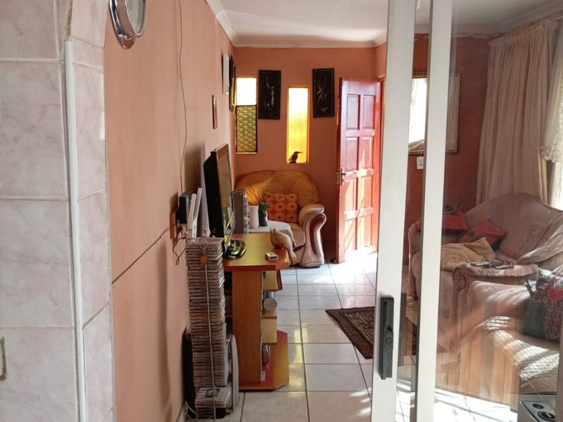 2 bedroom 2 bath home for sale - Photo 3