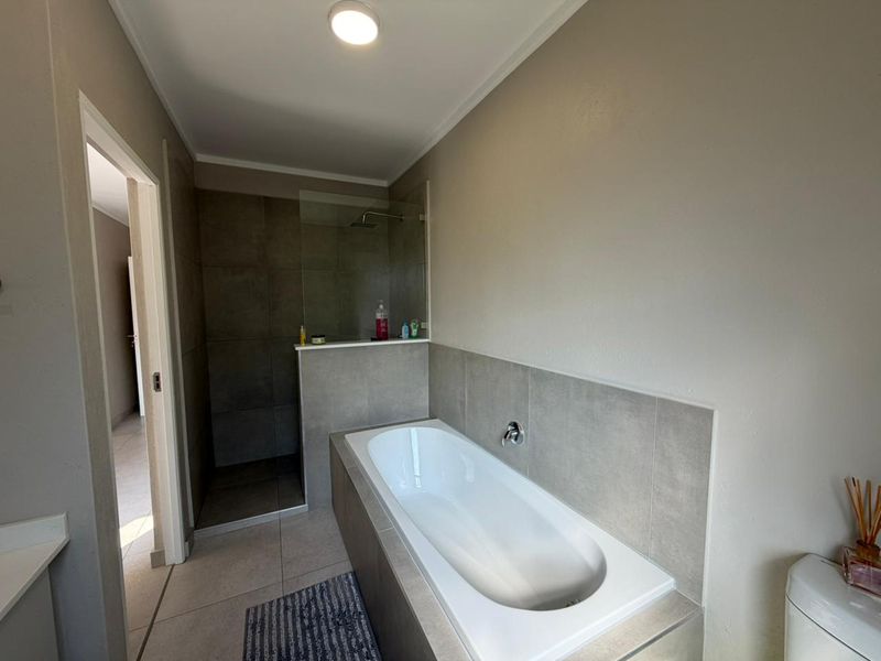 Modern 3-Bedroom Home in a Secure New Development – West Rock Estate - Photo 8