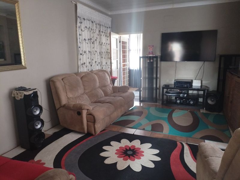 3 Bedroom House for Sale in Casseldale  - Photo 6