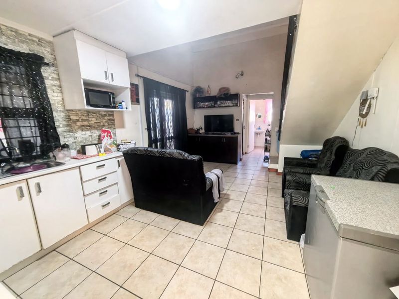 Two Bedroom Family Home For Sale in Woodlands Mitchell Plain - Photo 2