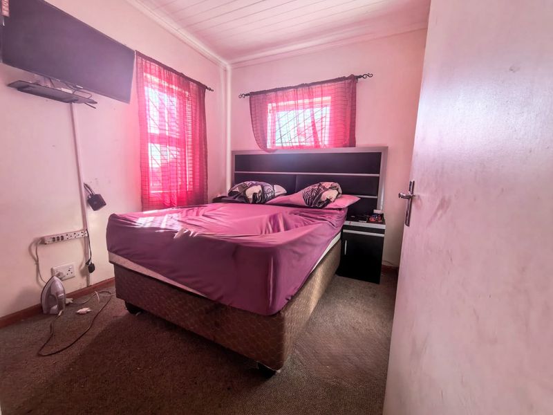 Two Bedroom Family Home For Sale in Woodlands Mitchell Plain - Photo 6