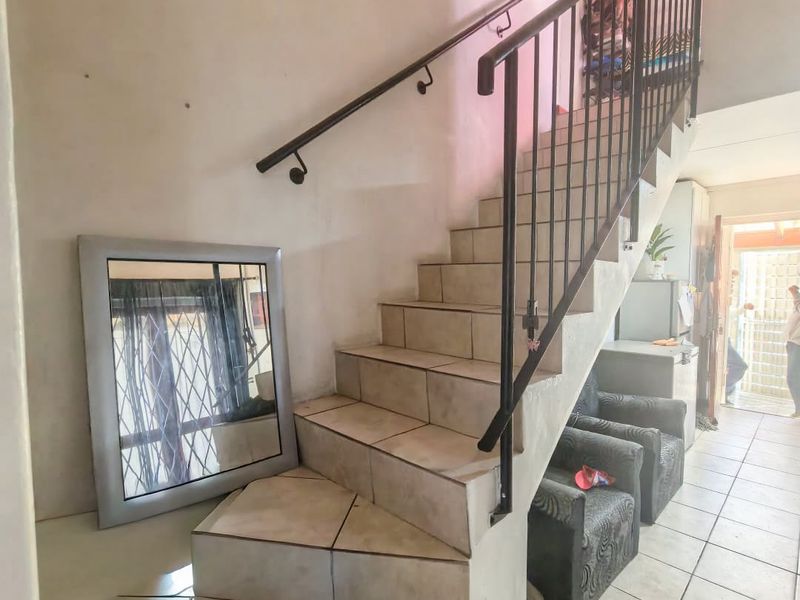 Two Bedroom Family Home For Sale in Woodlands Mitchell Plain - Photo 3