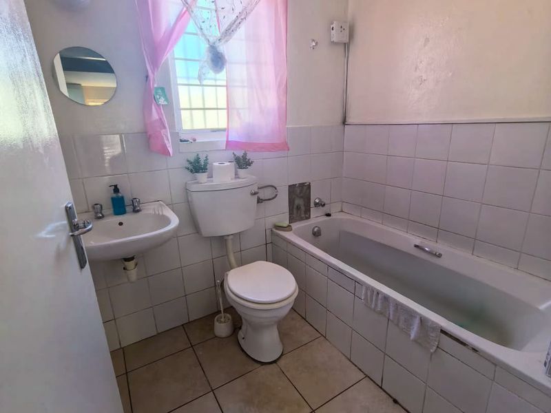 Two Bedroom Family Home For Sale in Woodlands Mitchell Plain - Photo 4