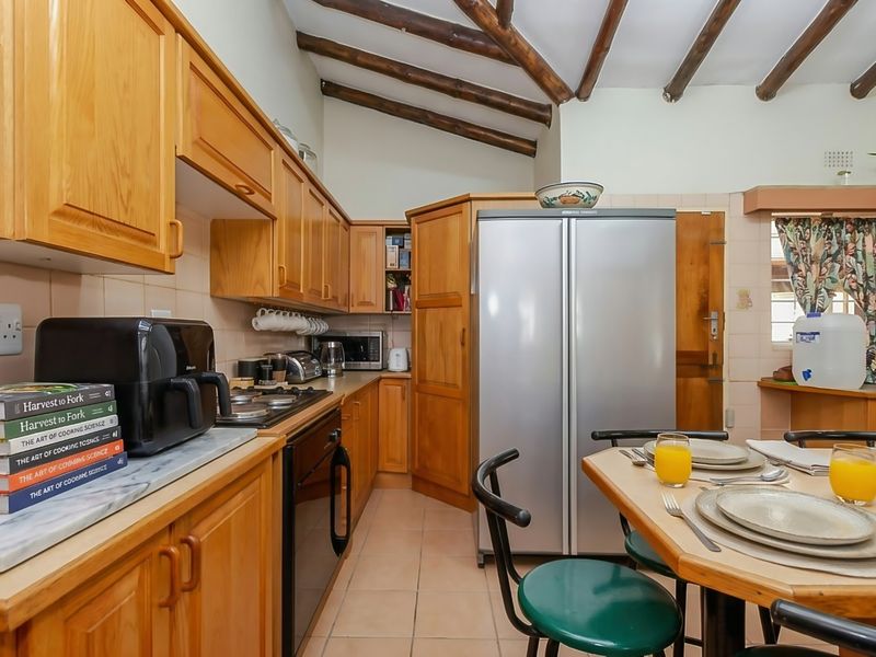 Spacious Family Home with Large 2-Bedroom Flatlet in Secure Enclosed Area – Glen Marais - Photo 4