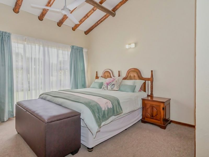 Spacious Family Home with Large 2-Bedroom Flatlet in Secure Enclosed Area – Glen Marais - Photo 10