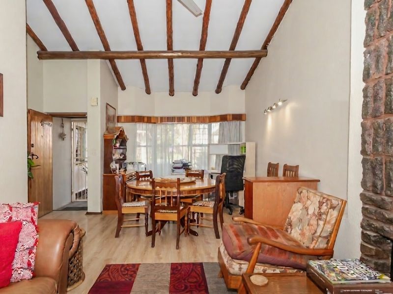 Spacious Family Home with Large 2-Bedroom Flatlet in Secure Enclosed Area – Glen Marais - Photo 9