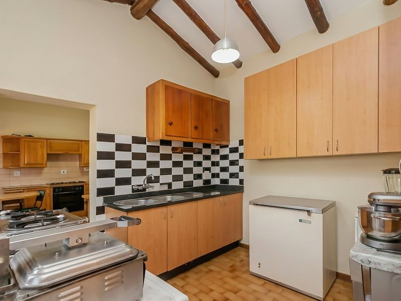 Spacious Family Home with Large 2-Bedroom Flatlet in Secure Enclosed Area – Glen Marais - Photo 5