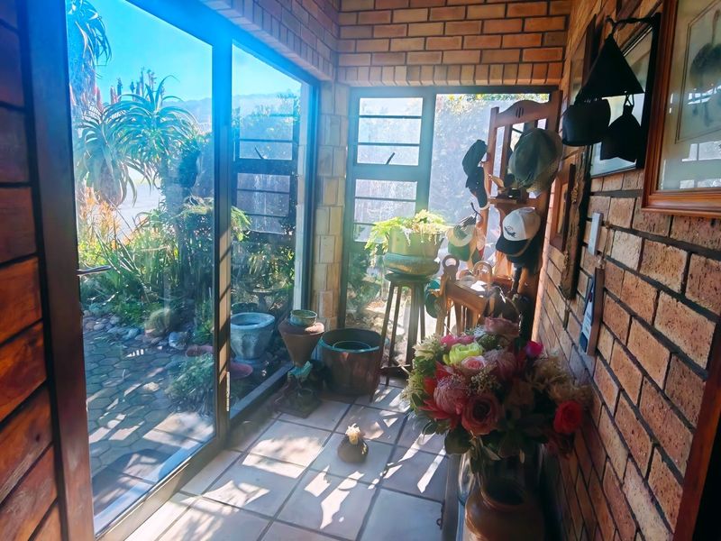 Desirable Beachfront Home with Two Self-Contained Flatlets - Photo 6