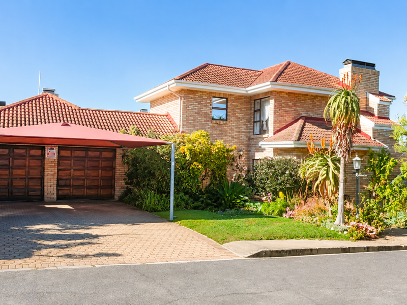 Desirable Beachfront Home with Two Self-Contained Flatlets - Photo 4