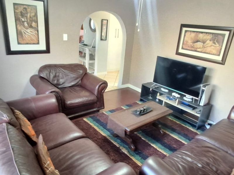 BEAUTIFUL HOUSE WITH FLAT FOR SALE - Photo 3