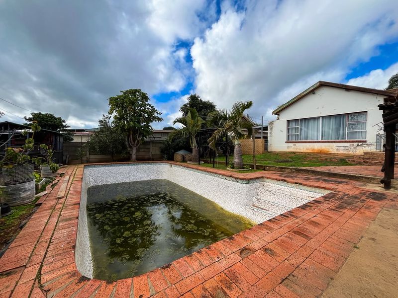 Offering exceptional space and versatility, this property is perfect for buyers looking for a home with endless possibilities. - Photo 5
