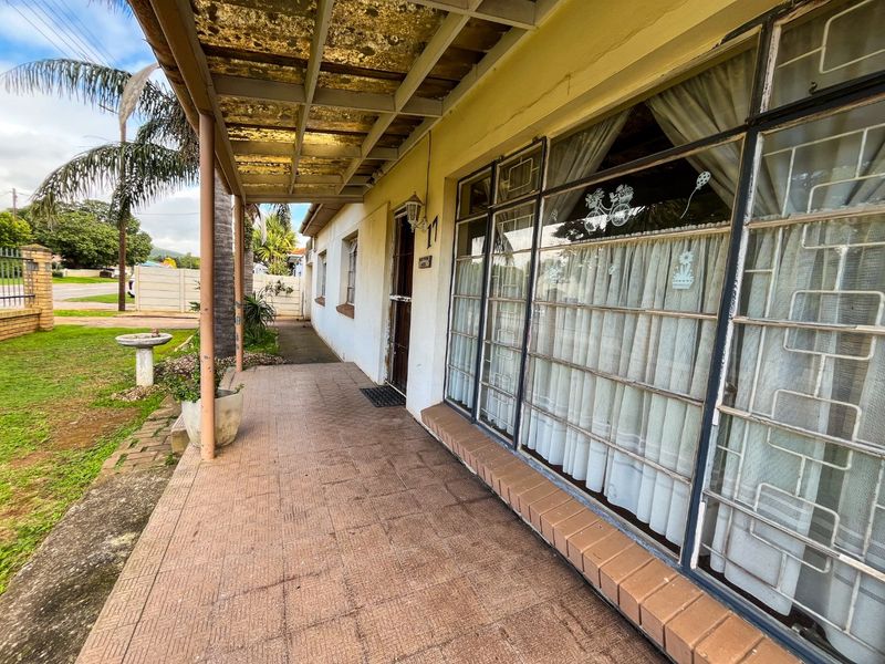 Offering exceptional space and versatility, this property is perfect for buyers looking for a home with endless possibilities. - Photo 3