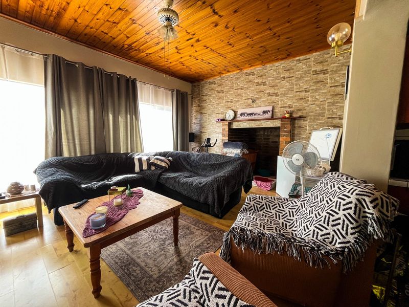 Offering exceptional space and versatility, this property is perfect for buyers looking for a home with endless possibilities. - Photo 10