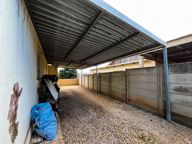 Offering exceptional space and versatility, this property is perfect for buyers looking for a home with endless possibilities. - Photo 9