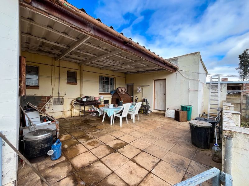 Offering exceptional space and versatility, this property is perfect for buyers looking for a home with endless possibilities. - Photo 6