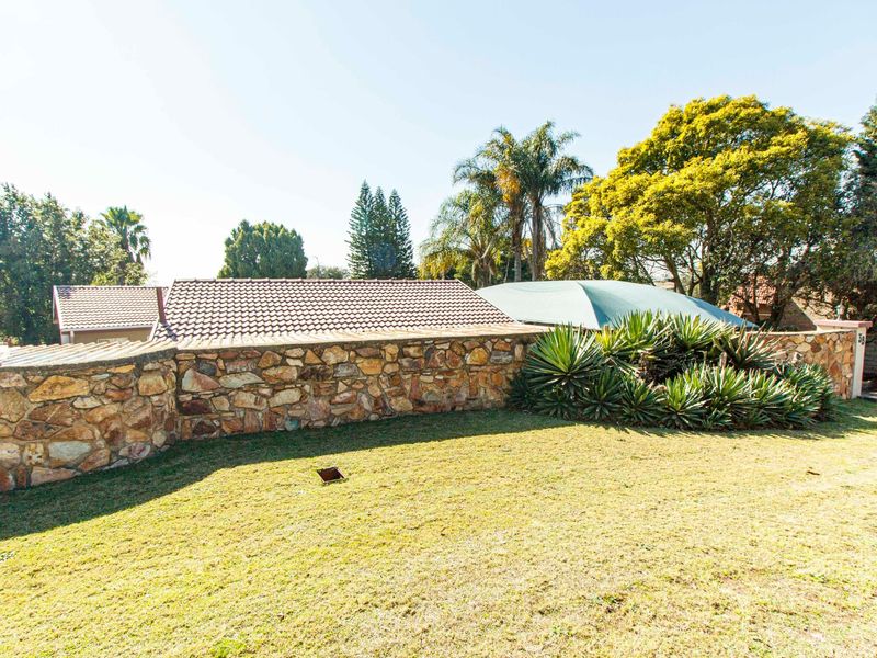 Chic Noordheuwel Family Home with Pool and Bar Area - Photo 1