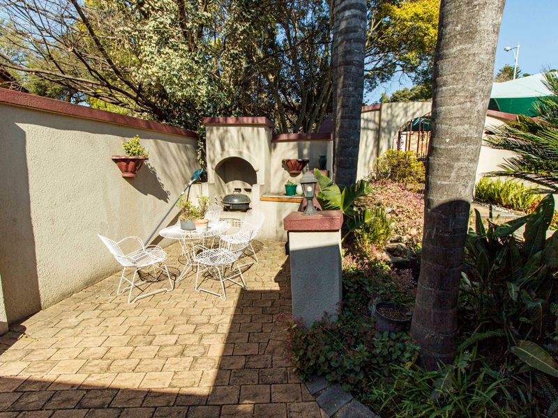 Chic Noordheuwel Family Home with Pool and Bar Area - Photo 4