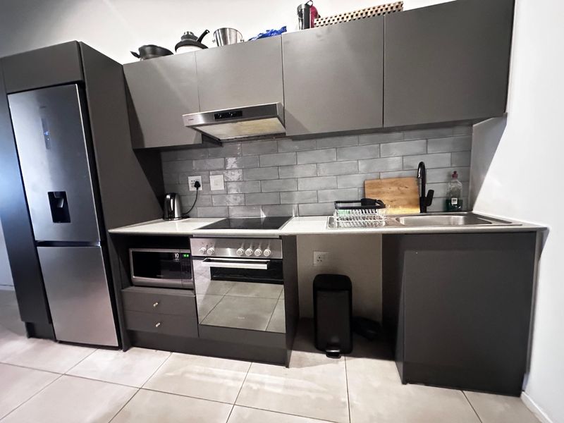 Fully Furnished Studio Apartment to Rent at Sandton CBD - Photo 2