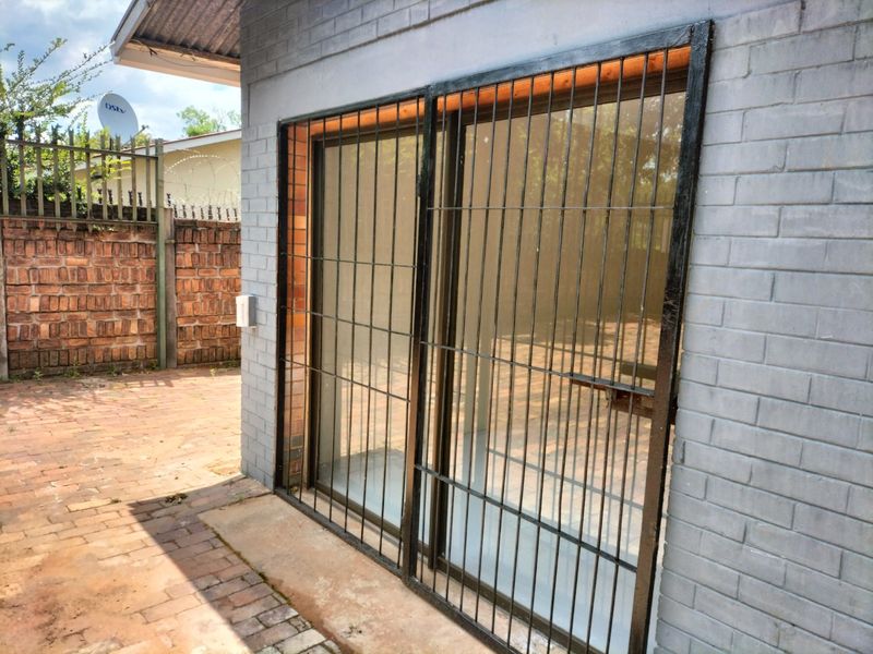 Two Bedroom Garden Flat for rent in Meyerspark - Photo 1