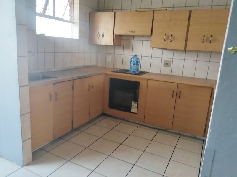 Spacious 2.5 Bedroom Apartment to Rent in Gezina
