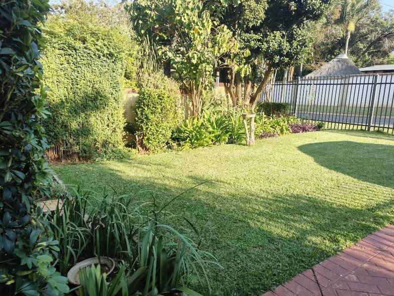 FOR SALE:- TAMARA PARK-CLUBVIEW- R1.2m-SOLEMANDATE - Photo 2