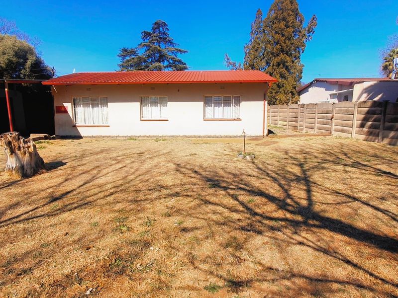 3 Bedrooms home for sale in Sasolburg close to high school and primary school walkin dictens to town - Photo 5
