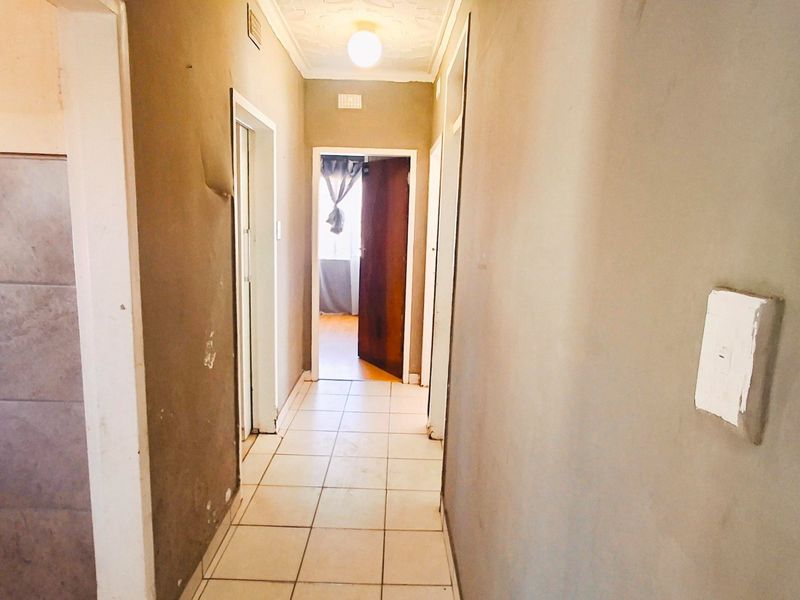 3 Bedrooms home for sale in Sasolburg close to high school and primary school walkin dictens to town - Photo 6