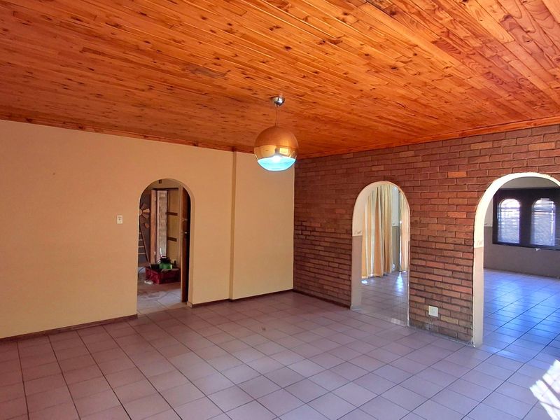 4-Bedroom, 2-Bathroom Family Home with Great Potential - Photo 3