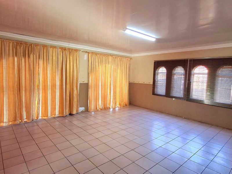 4-Bedroom, 2-Bathroom Family Home with Great Potential - Photo 8