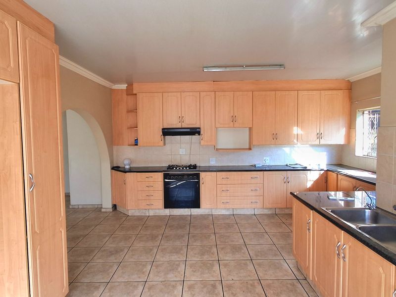 4-Bedroom, 2-Bathroom Family Home with Great Potential - Photo 6