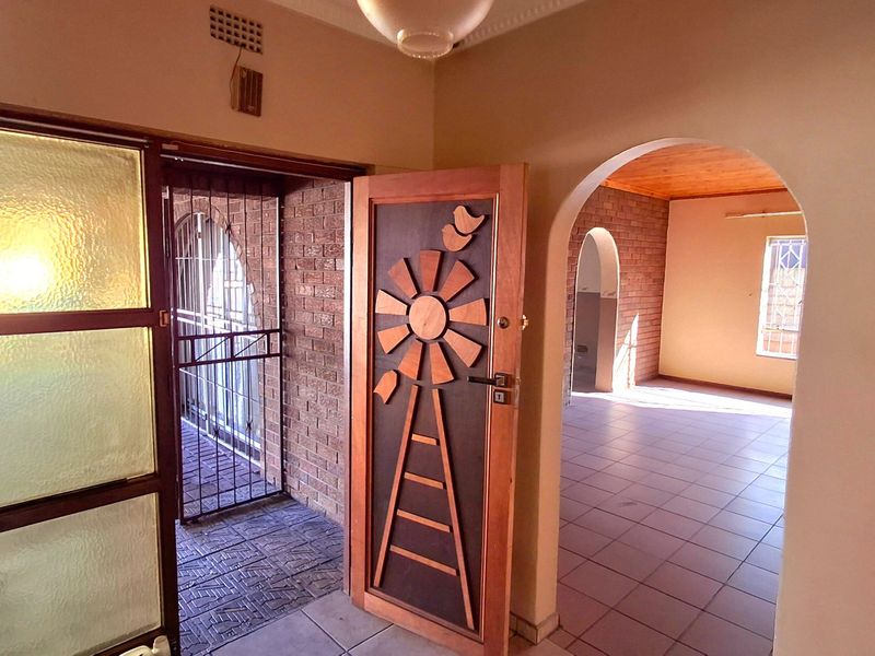 4-Bedroom, 2-Bathroom Family Home with Great Potential - Photo 4
