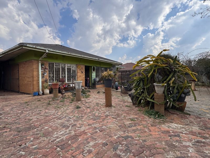 Close to amenities and schools in Three Rivers - Photo 1