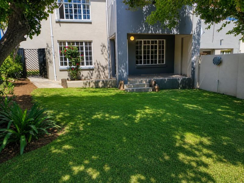 Great Lock-up-and-Go Garden Apartment - Photo 1