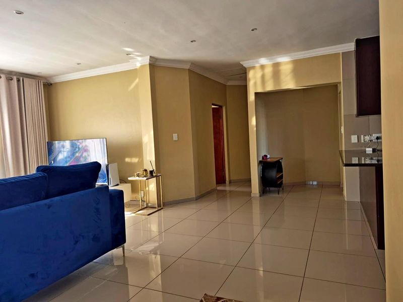 Stunning 3-Bedroom Home in Luxury Estate in Thatchfield Hills - Photo 7