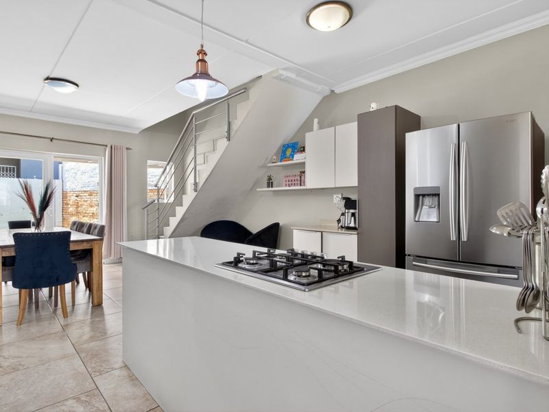 3 Bed 3 bath family home available for sale in Kyalami Court - Photo 5