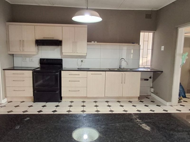 VERSATILE PROPERTY FOR SALE - Photo 6