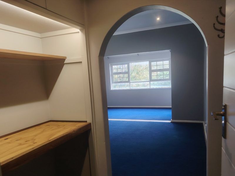 Prime office space to let in Kloof - Photo 9