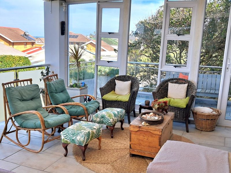 A charming seaside dream home!  Sea views from every room and pool deck living. - Photo 7