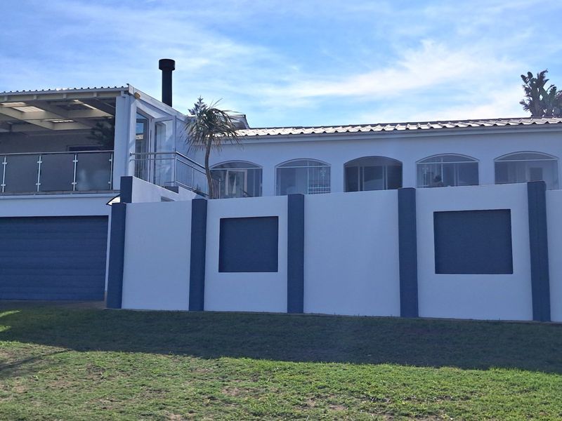 A charming seaside dream home!  Sea views from every room and pool deck living. - Photo 2