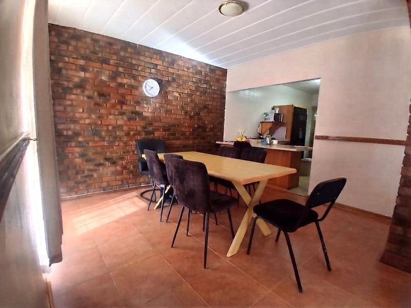 Perfectly positioned in Flamwood Lovely, Spacious Double-Storey Townhouse  - Photo 8