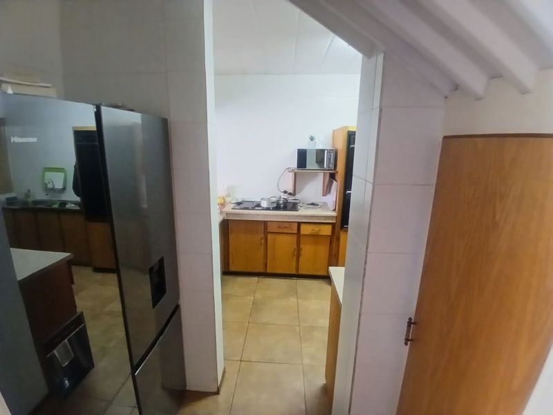 Perfectly positioned in Flamwood Lovely, Spacious Double-Storey Townhouse  - Photo 7