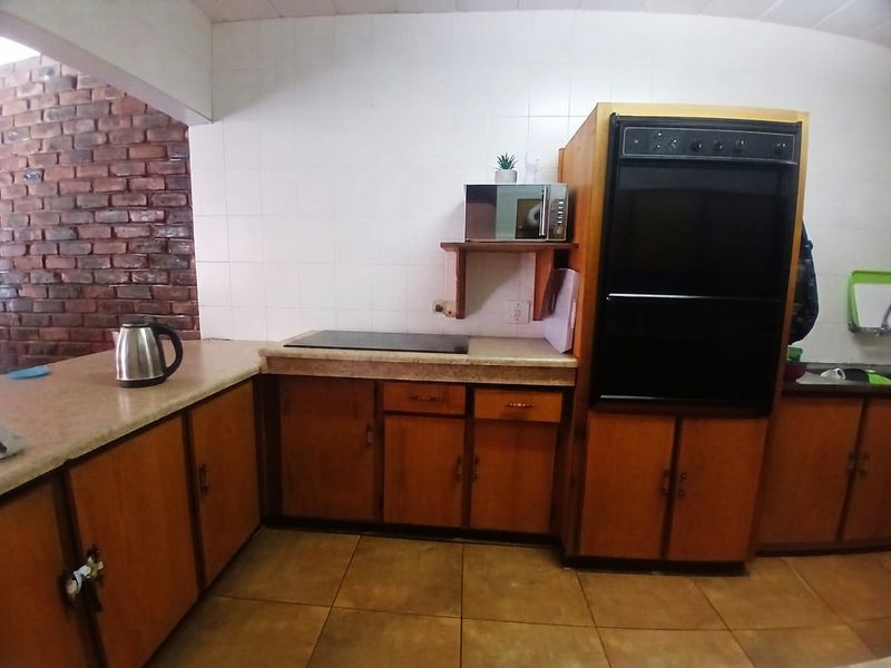 Perfectly positioned in Flamwood Lovely, Spacious Double-Storey Townhouse  - Photo 6