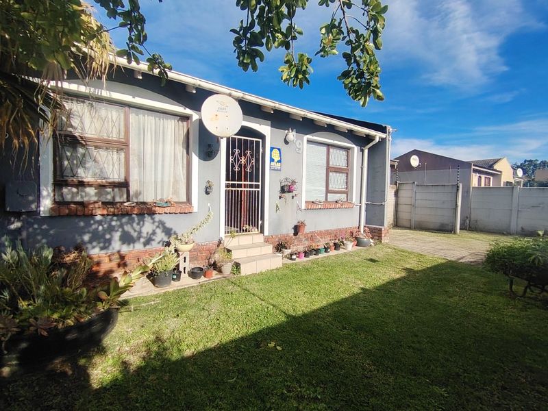 2  Bedroom home with self-contained Flatlet  - Photo 2