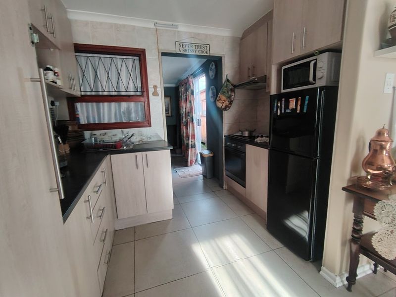 2  Bedroom home with self-contained Flatlet  - Photo 10