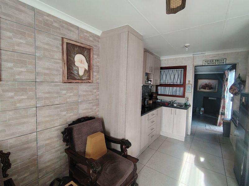 2  Bedroom home with self-contained Flatlet  - Photo 7