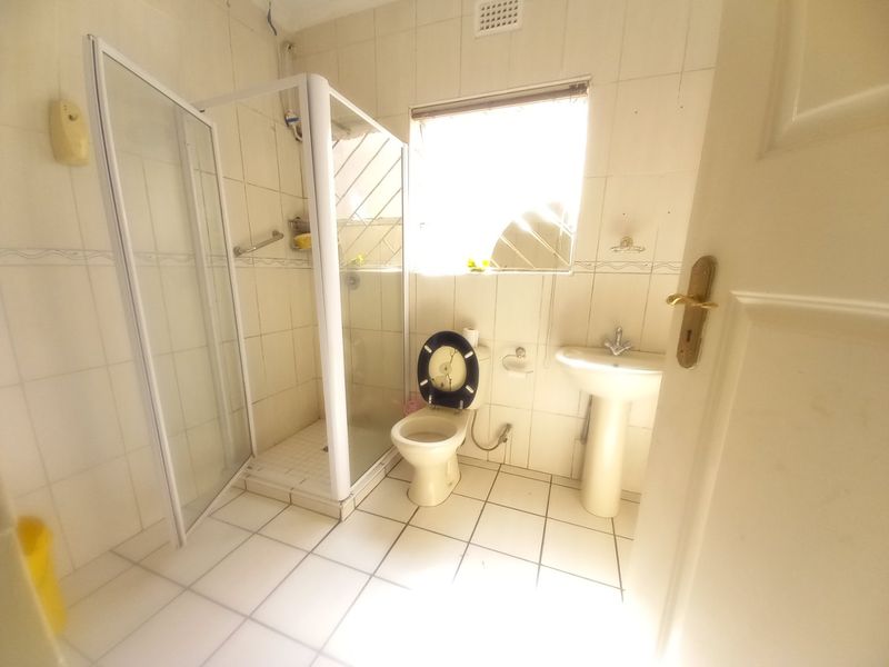 6 Bed House in Actonville for Sale - Photo 6