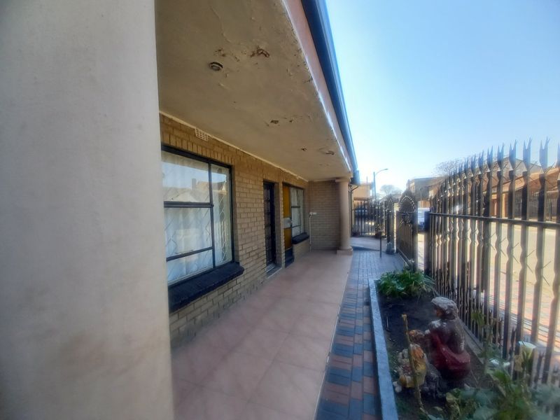 6 Bed House in Actonville for Sale - Photo 1