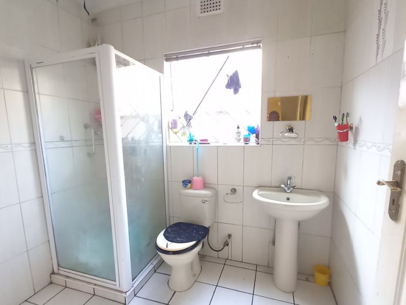 6 Bed House in Actonville for Sale - Photo 3