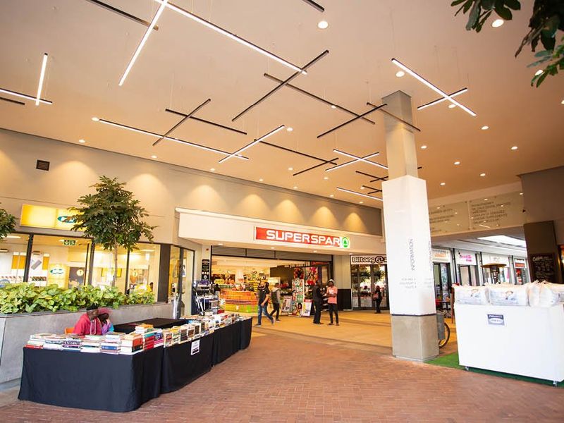 Strategic retail space in Stoneridge Shopping Centre - Photo 8