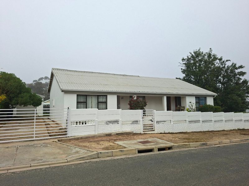 3 Bedroom Home with Character and Beautiful Views for Sale in Hopefield - Photo 2